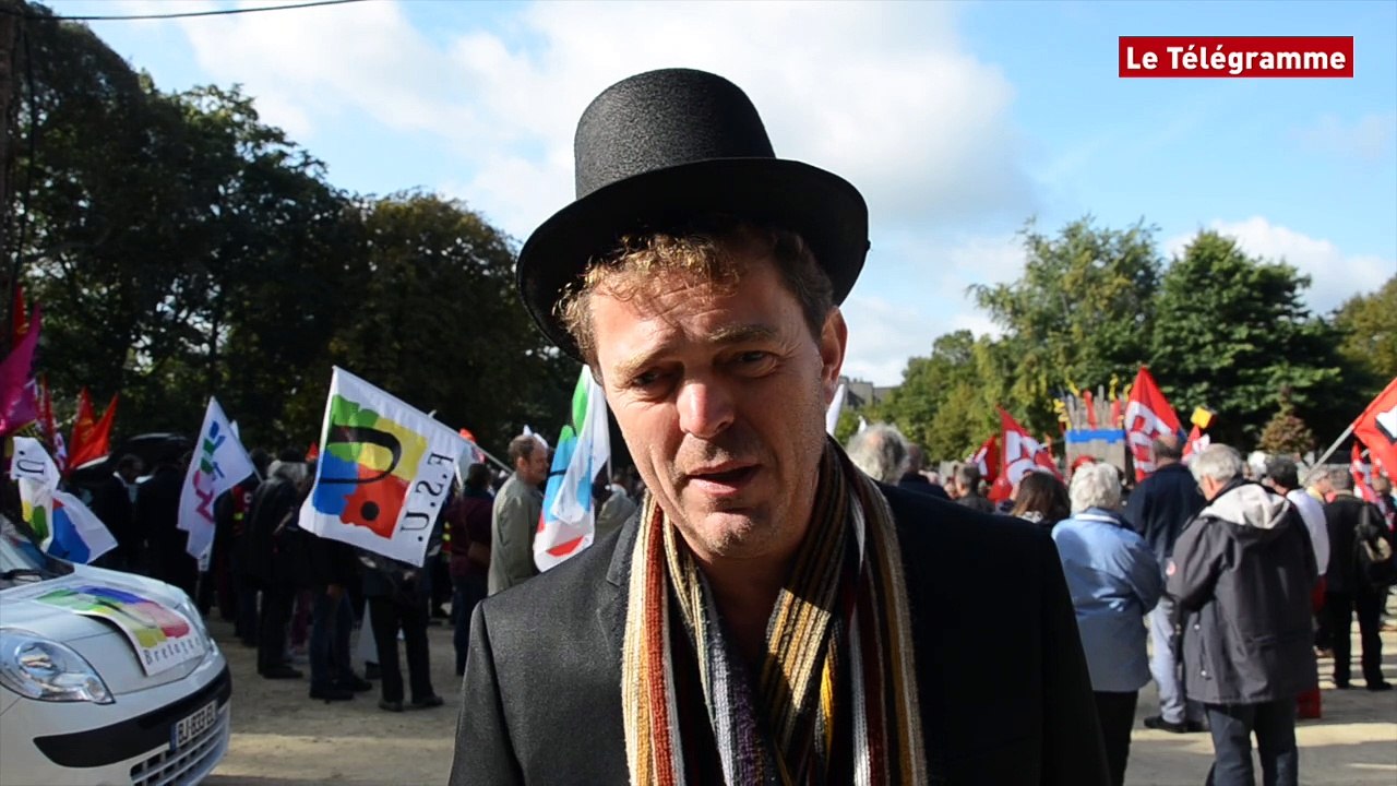 Code du travail. La CGT parodie le Medef à Saint-Brieuc