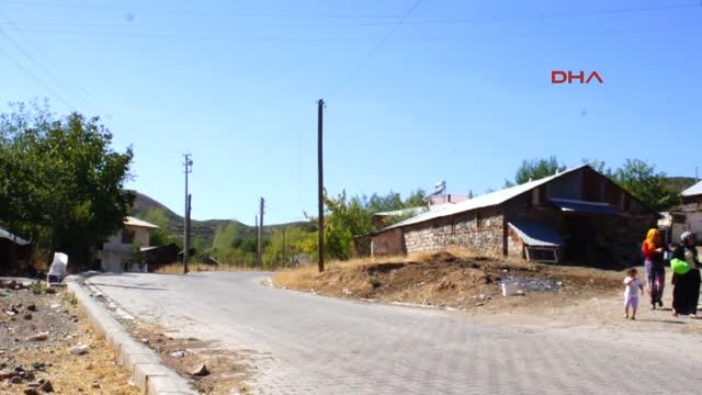 Bingöl'de İçme Suyu Akmayan Mahalle Sakinleri Kanal Suyunu Kullanıyorlar