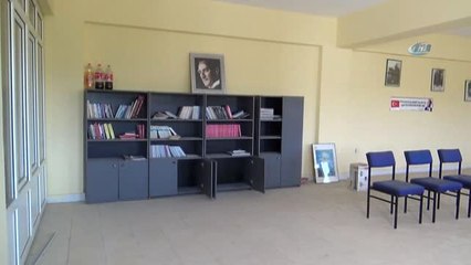 Atatürk Posterleri ve Türk Bayraklarını Çalan Hırsızlar, Üyelerin Formları Yaktı