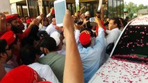 ایمل ولی خان کی حج ادا کر کے واپسی اور لوگوں کا ہجوم اللہ سب کا حج قبول فرمائے