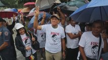 Partidarios y opositores de Marcos se enfrentan en el centenario de su nacimiento