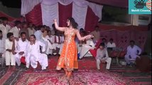 Beautifull girl very hot mujra dance