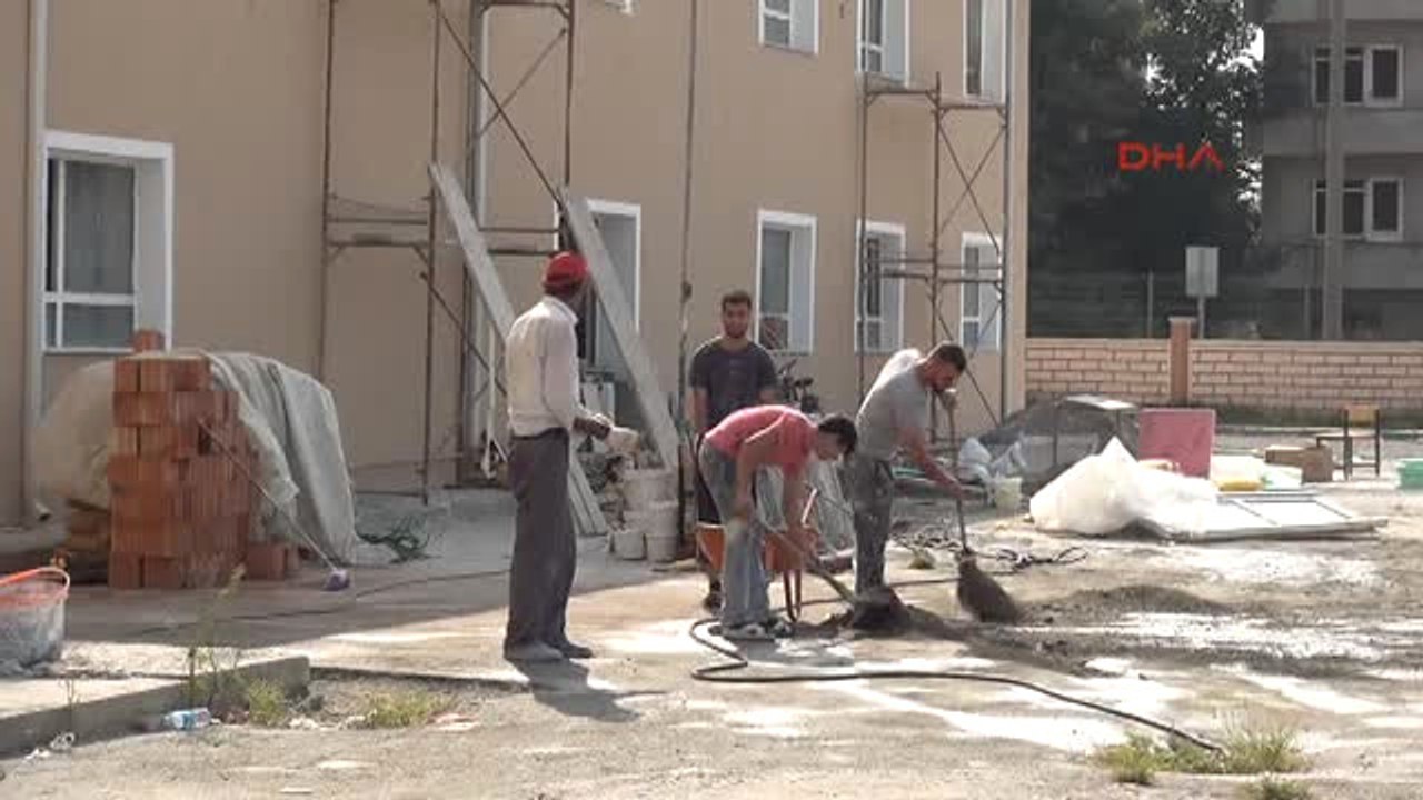 Sakarya Tadilatı Bitmeyen Okulda Ders Başlayınca Veliler İsyan Etti