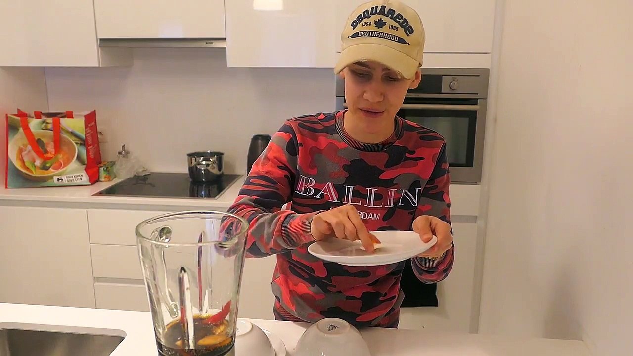 GUMMY FOOD VS REAL FOOD SMOOTHIE CHALLENGE!