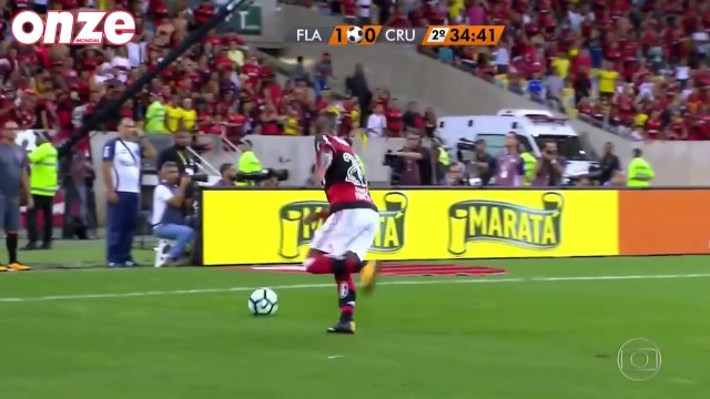 La pépite Vinicius Jr régale déjà au Brésil ! - Real Madrid