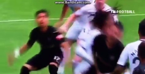 Renato Sanches agride adversário na estreia nas partes genitais