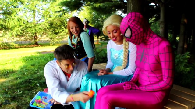 Spidermans GROSS FEET! w/ Frozen Elsa Maleficent Joker Anna Pink Spidergirl Superman! S