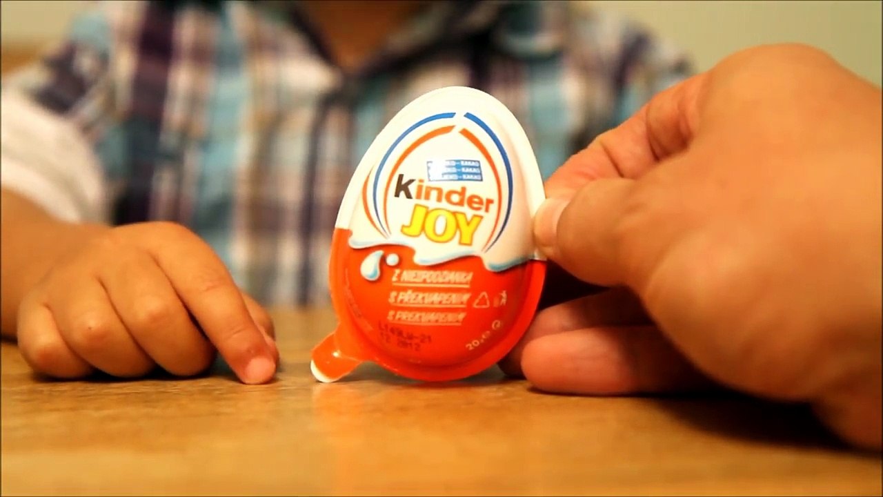 Kinder Joy Toy - Opening the Egg - Video - Kinder Merendero - Con Sorpresa​​​