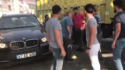 Скачать видео: Kaza Yapan Sürücüyü Sıkıştığı Yerden Vatandaşlar Kurtardı