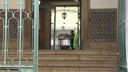 Burlão do amor engana diretora de colégio