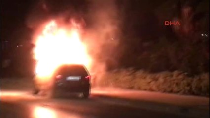 İzmir Seyir Halindeki Otomobil Yandı