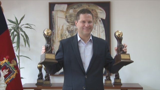 el alcalde de Quito, Mauricio Rodas, recibe galardones del World Travel Awards