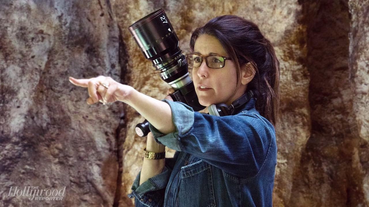 Patty Jenkins Set to Direct 'Wonder Woman' Sequel | THR News