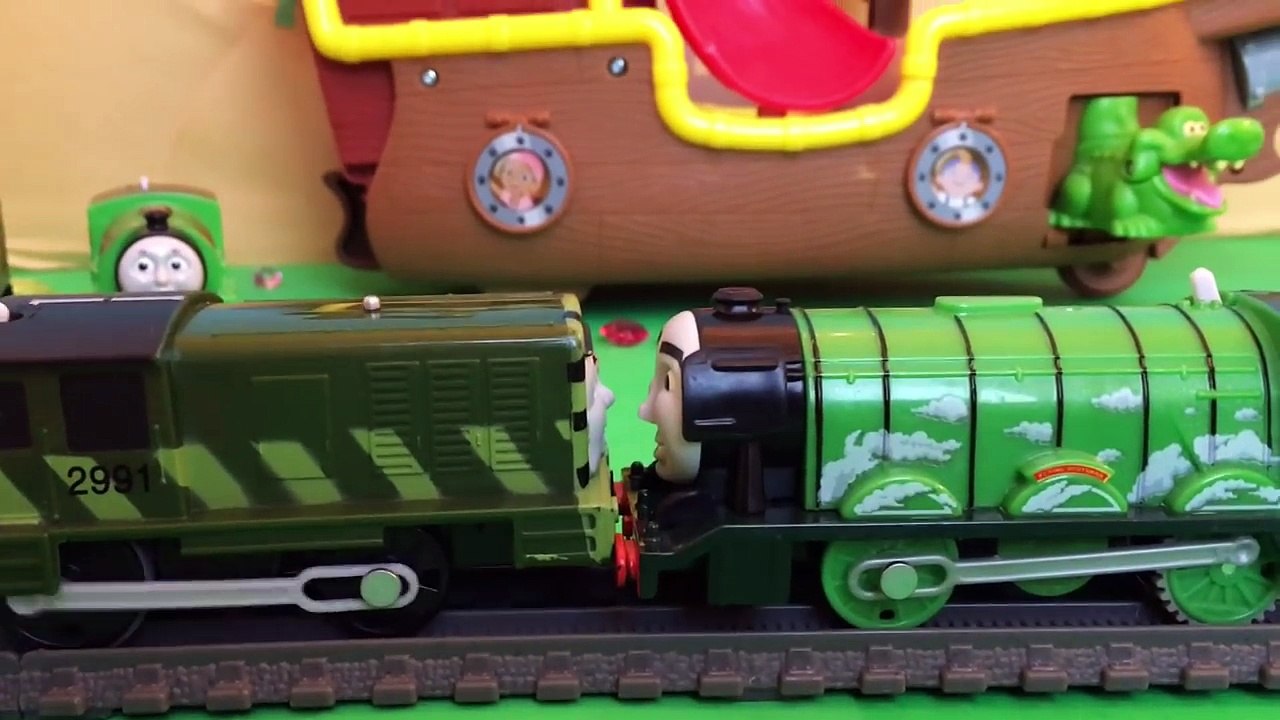 Thomas & Friends Minis Pirate Treasure Hunt - Worlds Strongest Engine Thomas the Tank Engine