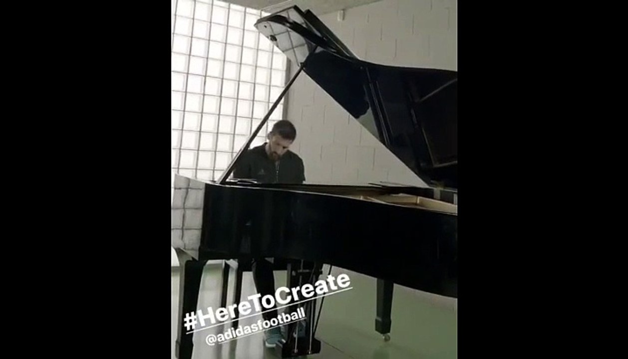 Lionel Messi welcoming the Champions League