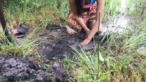 Wow!!Amazing Beautiful Girl Uses Deep Hole Fish Trap Catch a lot of Fish How To Make Fish