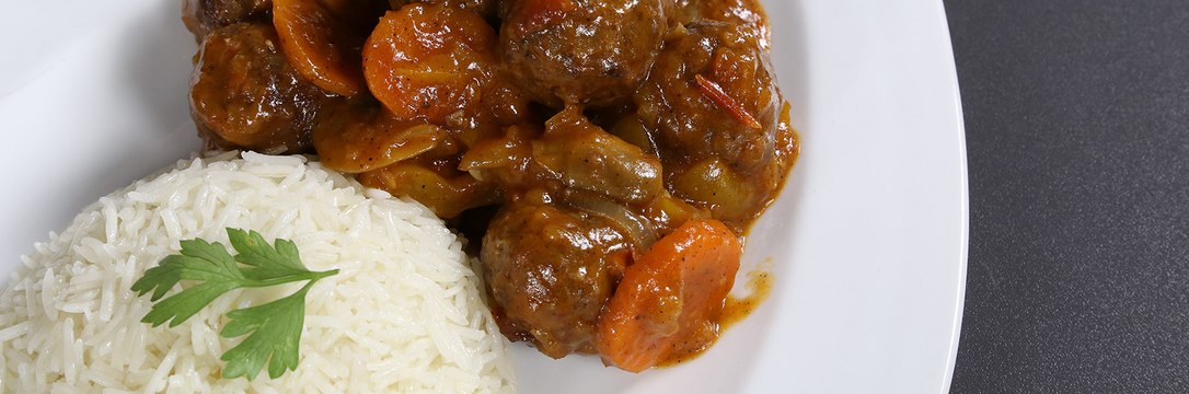 خطوات سهلة لتحضير كرات اللحم بصلصة الباربكيو