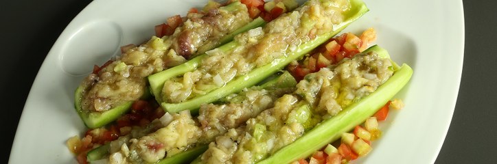 سلطة الخيار اليونانية بالخطوات الكاملة