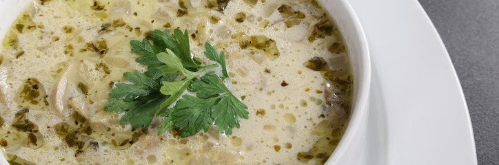 خطوات سهلة لتحضير حساء لسان العصفور بالفطر