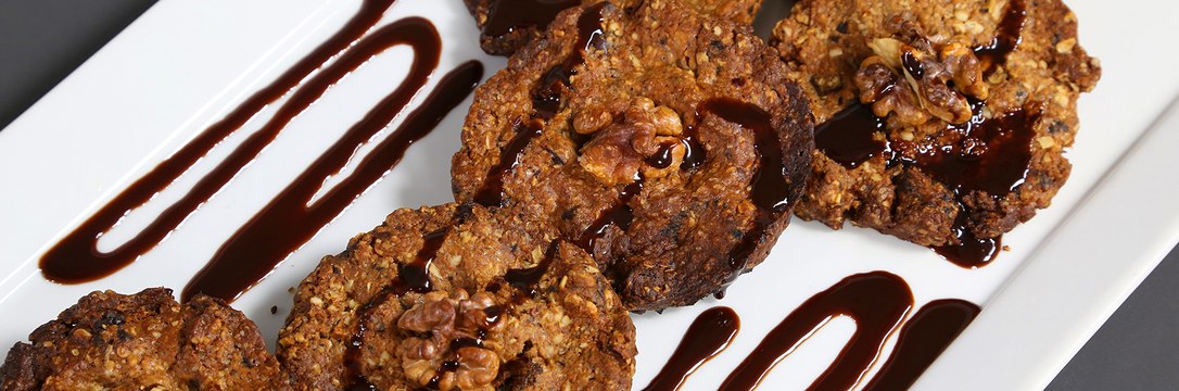 خطوات تحضير كوكيز الشوفان بالشوكولا و التمر