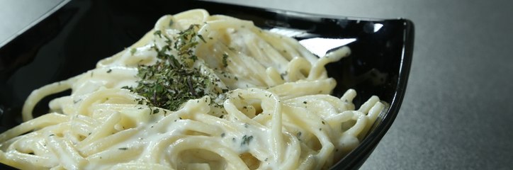 سلطة المكرونة بالزبادي بالطريقة السهلة