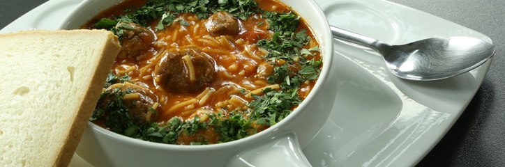 خطوات سهلة  لتحضير حساء الكفتة الباكستاني مع الشعيرية