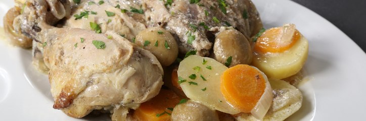 خطوات تحضير روستو الدجاج بالبطاطا الشهية