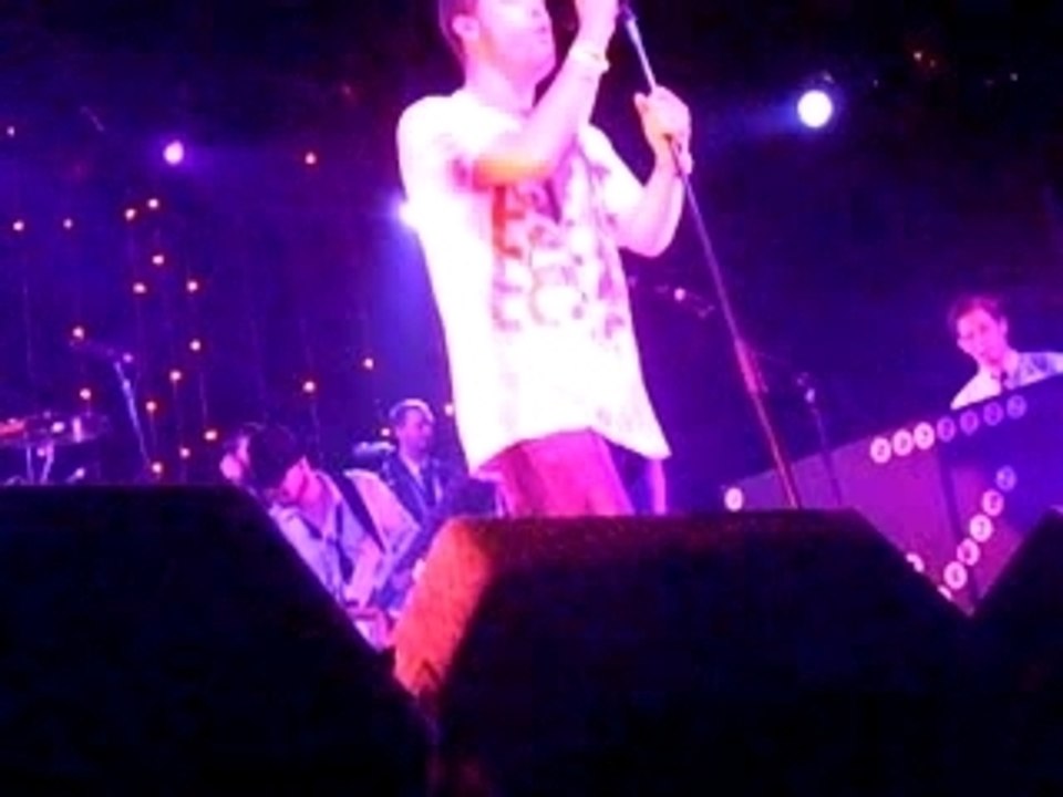 Mark Ronson ft. Daniel Merriweather- Stop Me, Live, paris