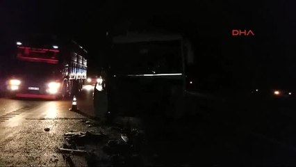 Manisa Minibüs Tır'a Arkadan Çarptı 16 Yaralı