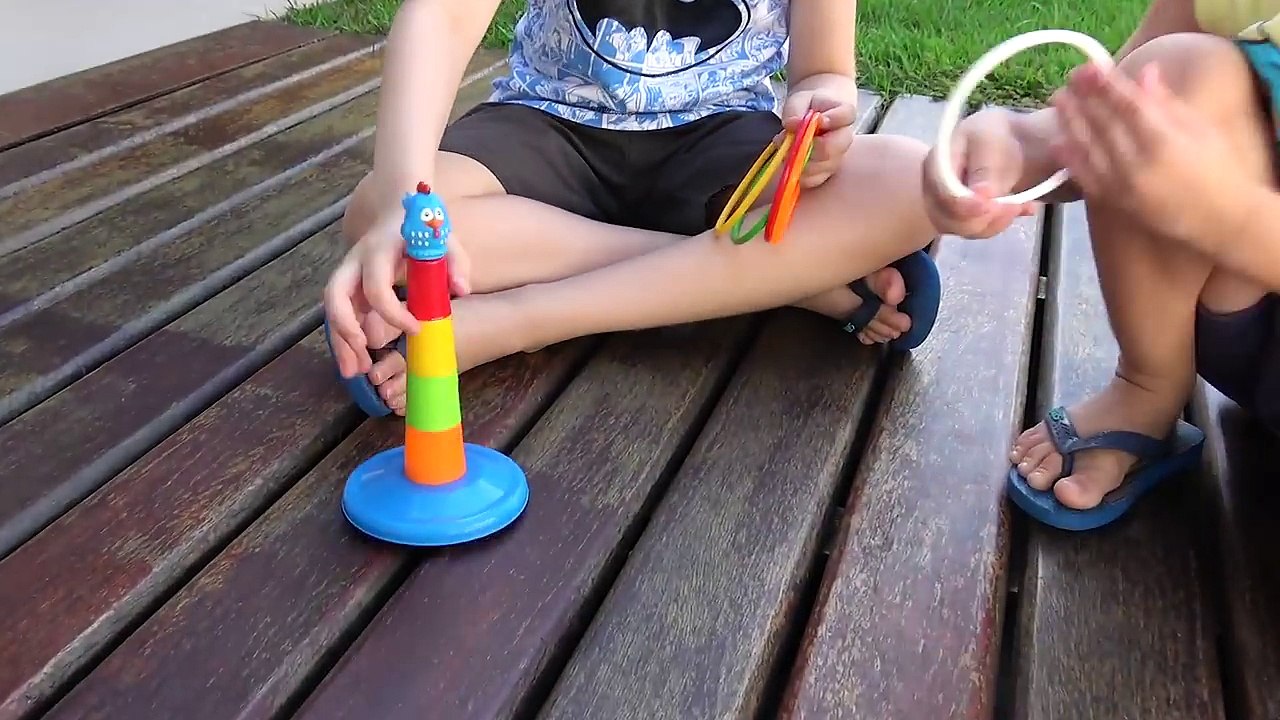 Galinha Pintadinha Jogo das Argolas CRIANÇAS BRINCANDO - Paulinho e Toquinho -