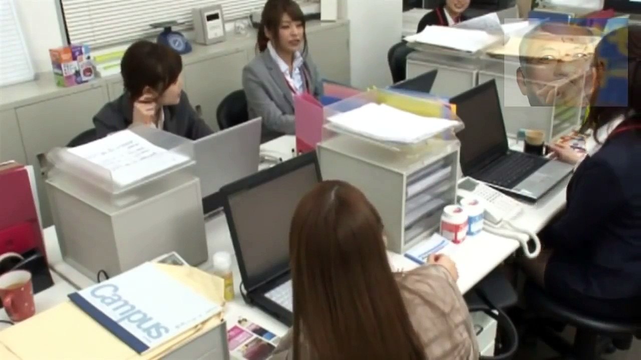 ミニスカで足ふみマッサージをしてくれるやさしい彼女、キスできるくらい顔が近い #6