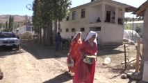 Kırgızlar Görsel Şölene Dönüşen Düğün Geleneklerini Yaşatıyor