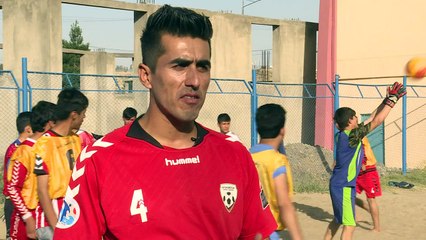 Le beach soccer en Afghanistan... la plage en moins