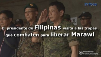 El presidente de Filipinas visita a las tropas que combaten para liberar Marawi