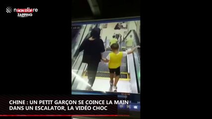 Chine : un enfant se coince la main dans un escalator, la vidéo choc