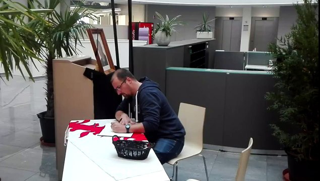 Alfred Gadenne: le collège communal de Mouscron ouvre un livre de condoléances