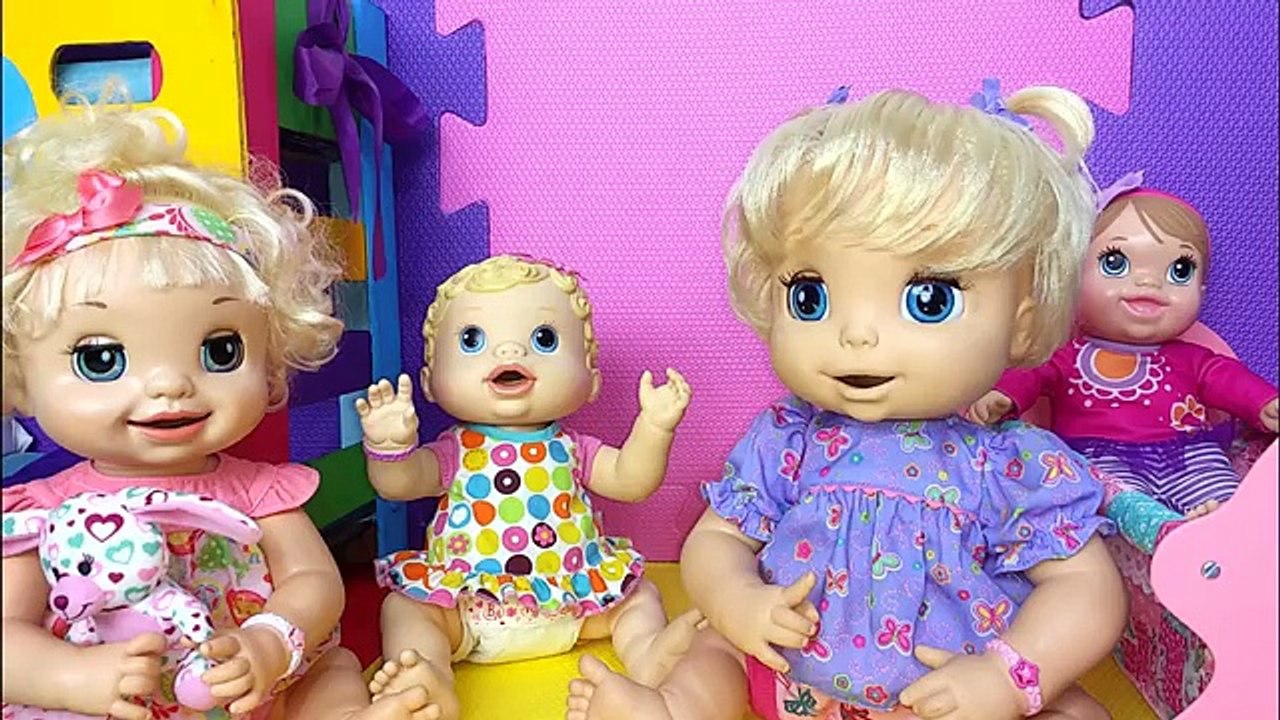 BABY ALIVE FOI CAÇAR POKÉMON! OLHA SÓ NO QUE DEU! Peter Toys Subscribe for more toys! http
