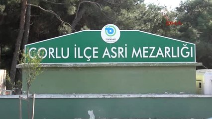 Tekirdağ Mezarlığın Ortasına Dikilen Elektrik Direği Kaldırıldı