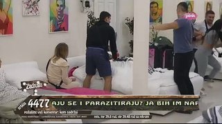Zadruga - Anđela Veštica i Mina Vrbaški, fizički kontakt - 11.09.2017.