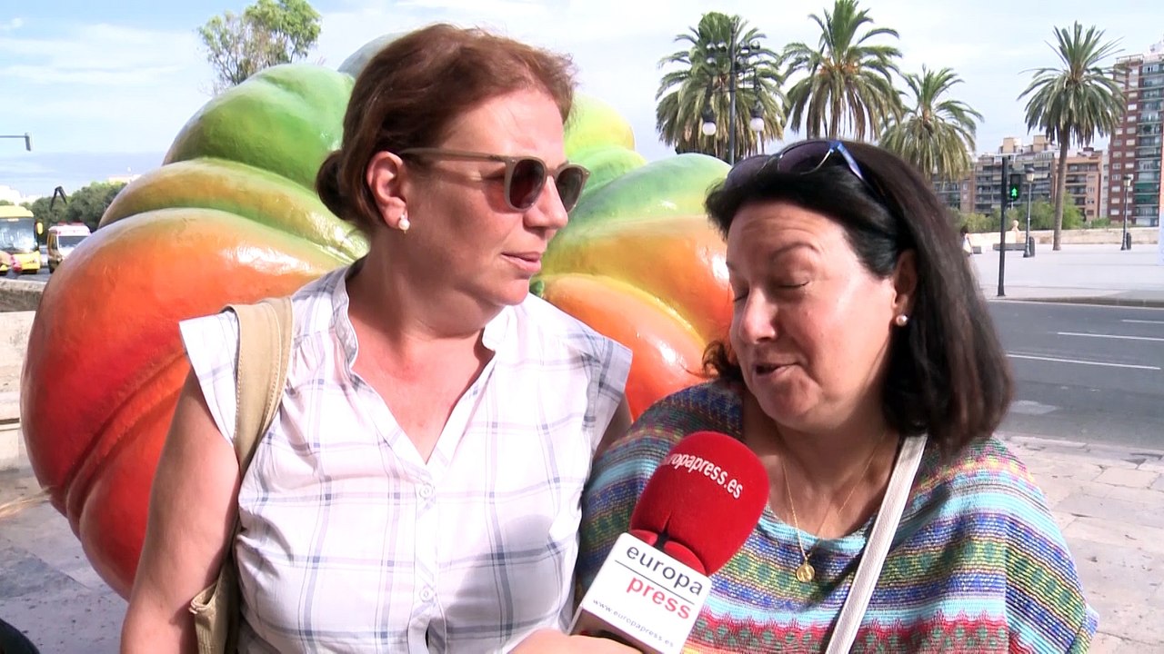 Frutas y verduras gigantes invaden el centro de Valencia