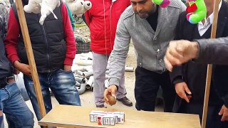 Sigara devirme oyununda Suriyelileri yolan dayı