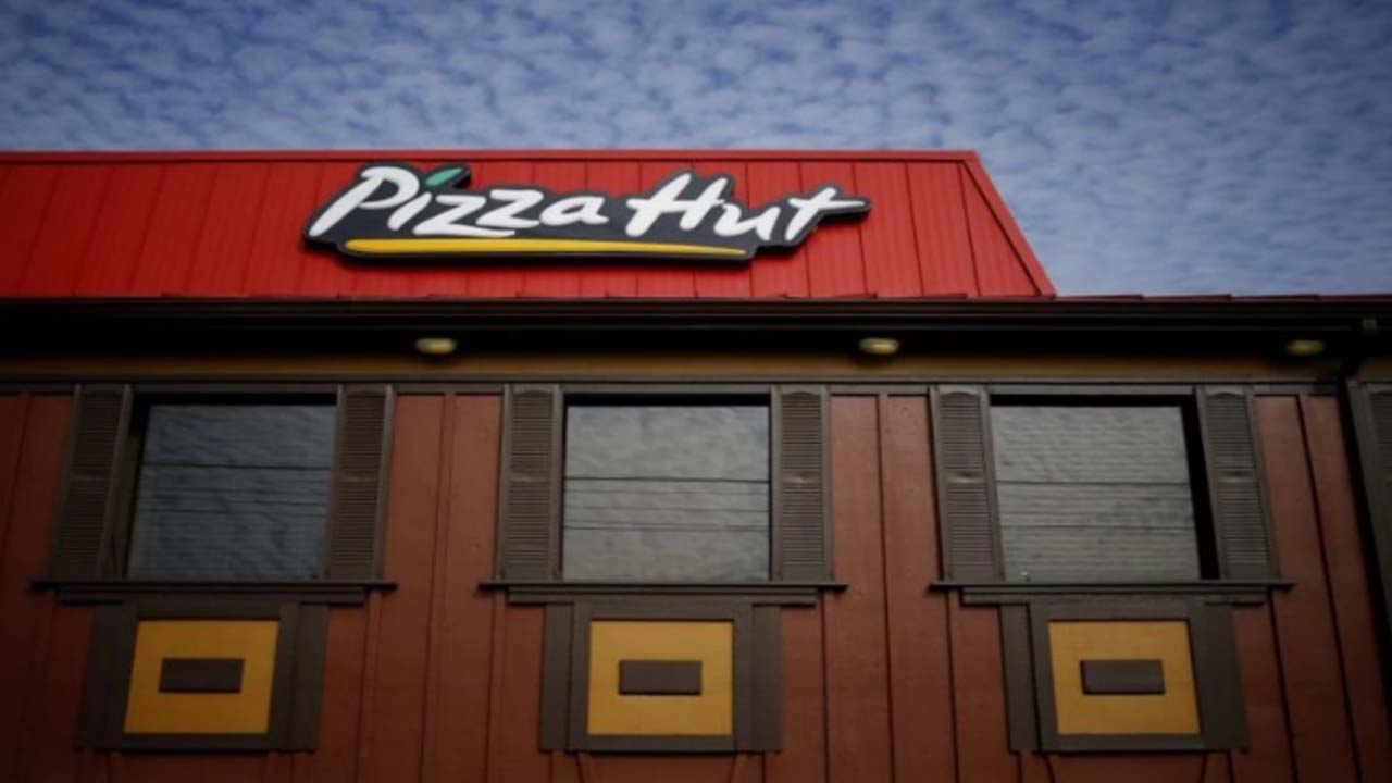 El inhumano pedido de Pizza Hut a sus empleados durante el paso del huracán Irma