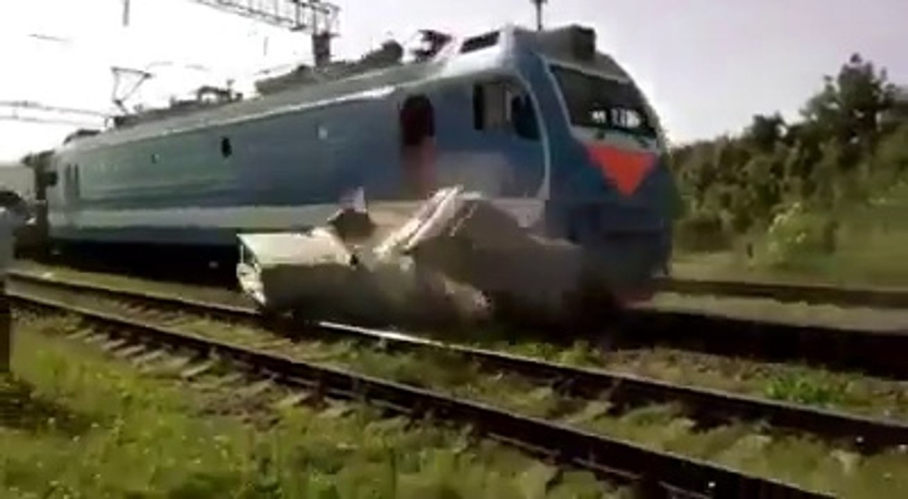 Quand tu coinces ta voiture sur les rails d'un train qui arrive..