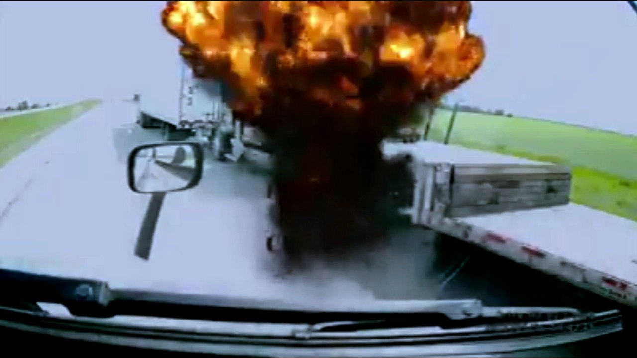 Truck Crashes Big Rig Accidents Big Truck Crashes 18 Wheeler Wrecks