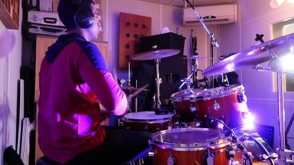 VIKESH ON THE DRUMS - DUTCH DRUM MEDLEY (SBMG, DOPEBWOY, LATIFAH, SFB, RONNIE FLEX, BROEDERLIEFDE)