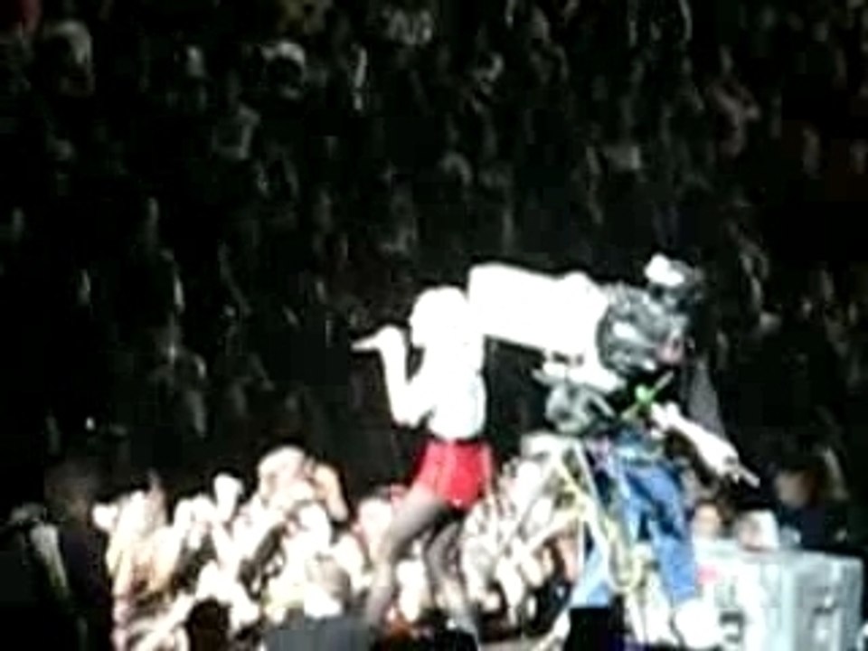 Gwen-  "cool" @ kissfm homecoming concert