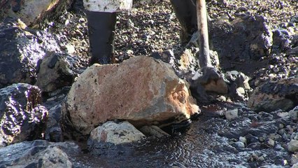 Grecia intenta detener contaminación de petrolero naufragado