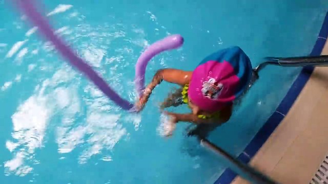 Porto bello hotelde kış günü havuz keyfi, eğlenceli çocuk videosu