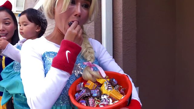 Frozen Elsa eats Candy becomes FAT Elsa w/ Elsa baby, snow white, chocolate fountain, male