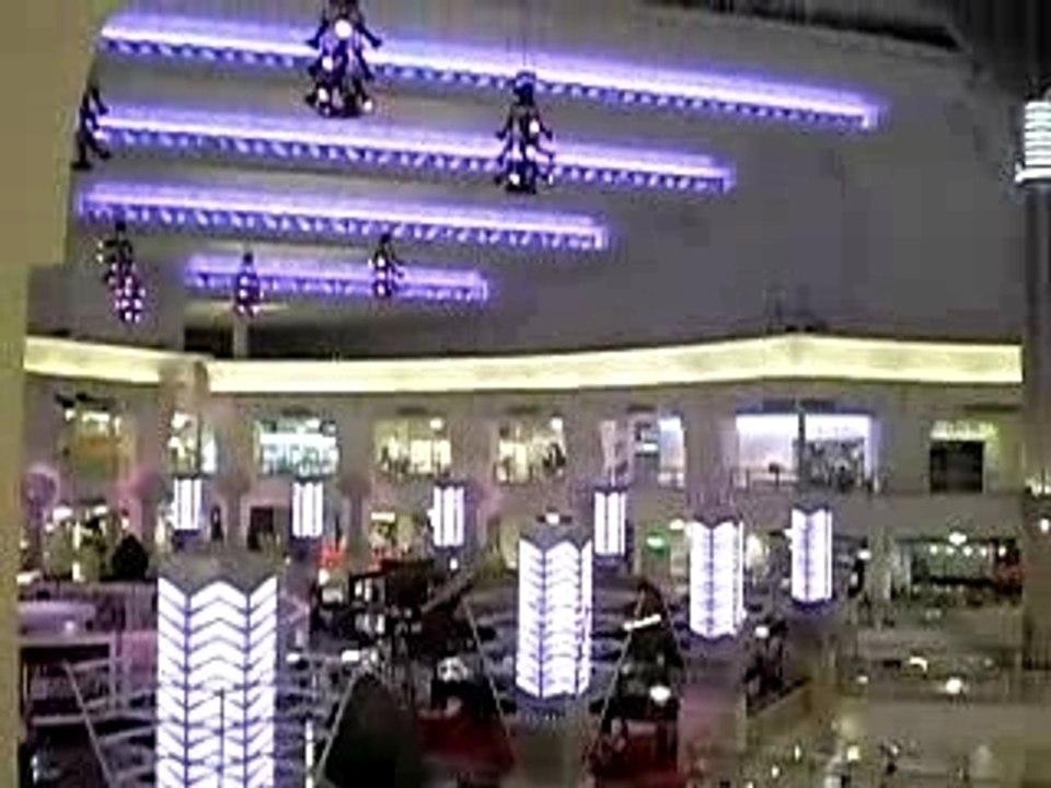 A l'interieur du centre commercial de Taipei 101